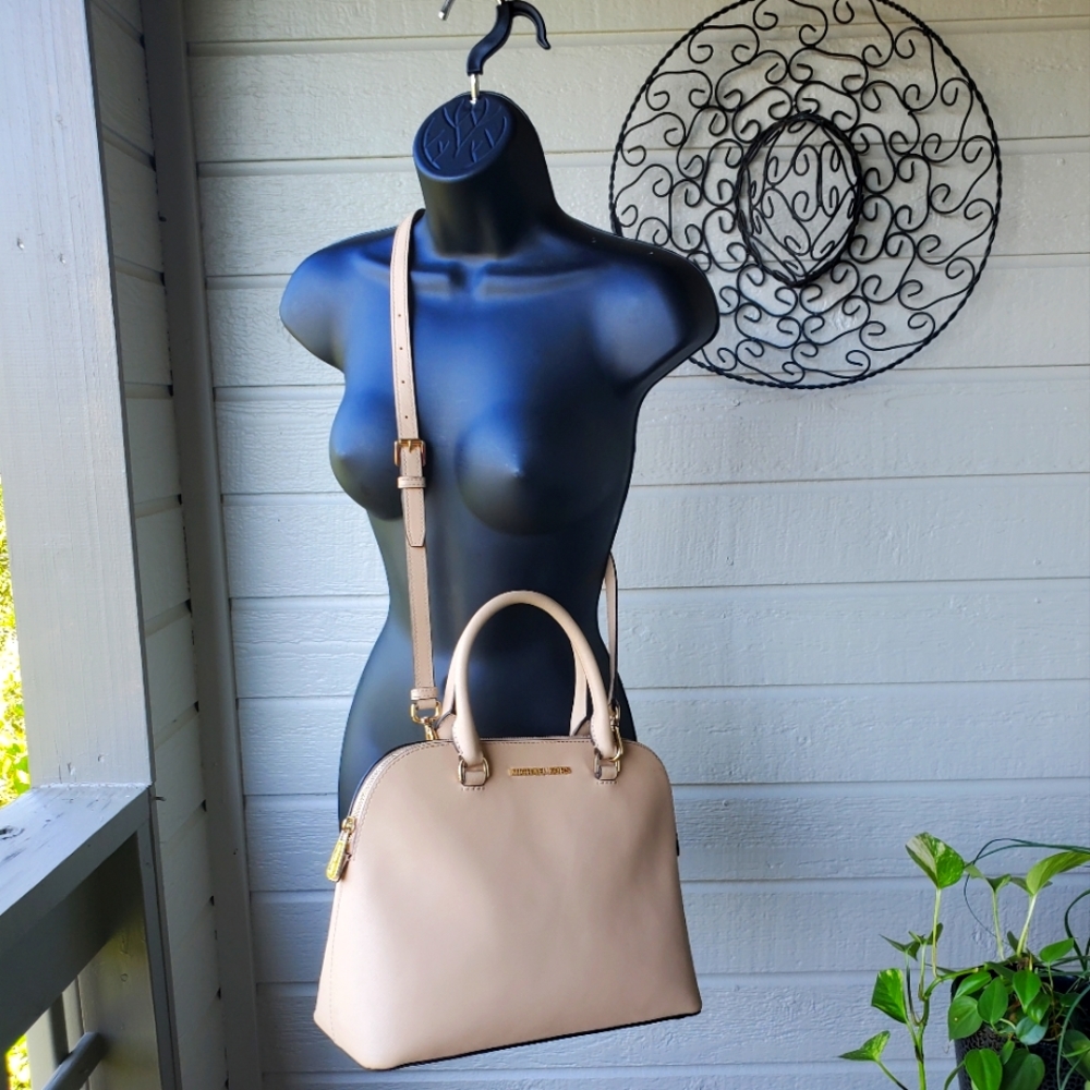 Cindy Satchel - Oyster